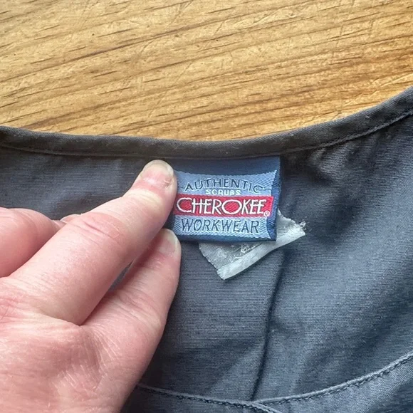 Cherokee Authentic Scrubs Gray Top - Picture 2 of 6